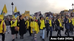 Ruhani Paris'te Protesto Edildi