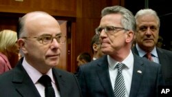 Fransa İçişleri Bakanı Bernard Cazeneuve ve Almanya İçişleri Bakanı Thomas de Maiziere